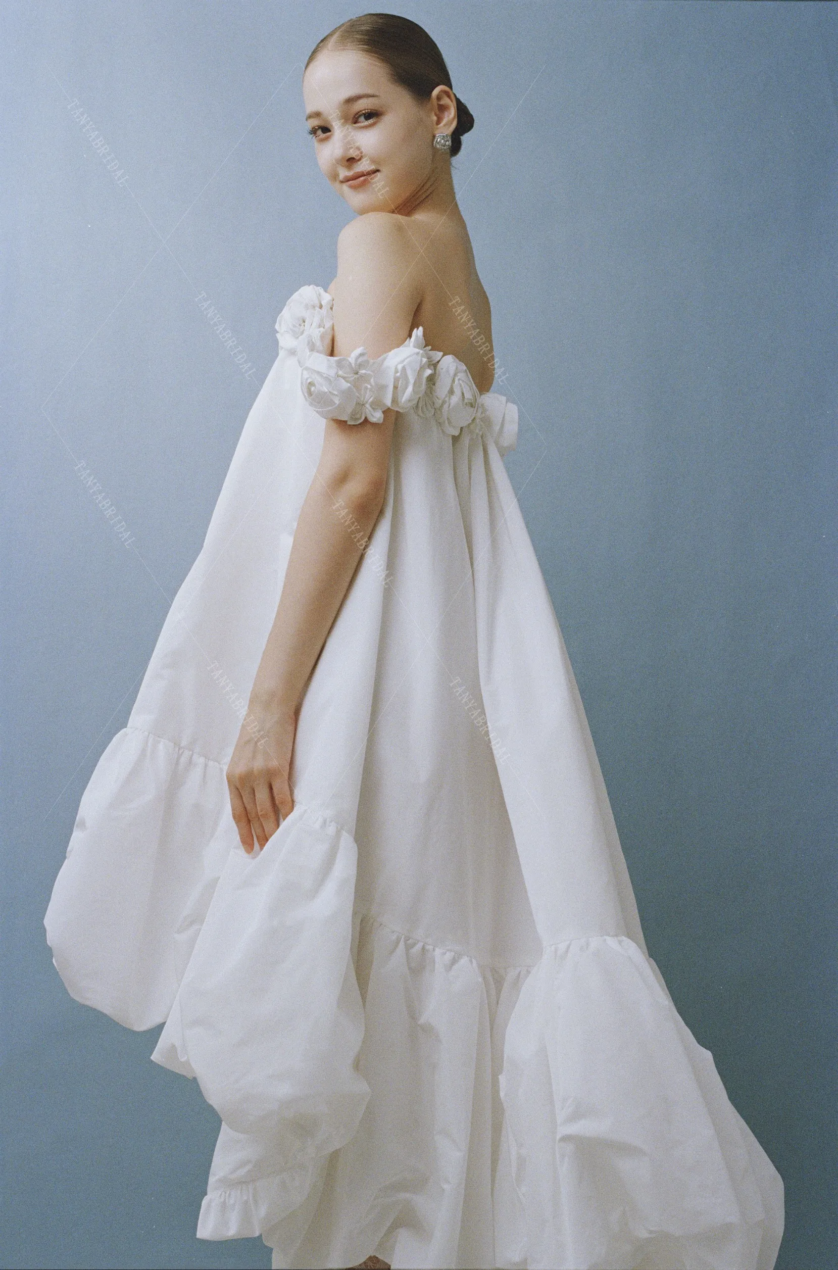 خمر قبالة الكتف فستان الزفاف التفتا مع زهور ثلاثية الأبعاد قارب الرقبة عالية منخفضة ألف خط فستان زفاف فستان حفلة الزفاف TSWD932