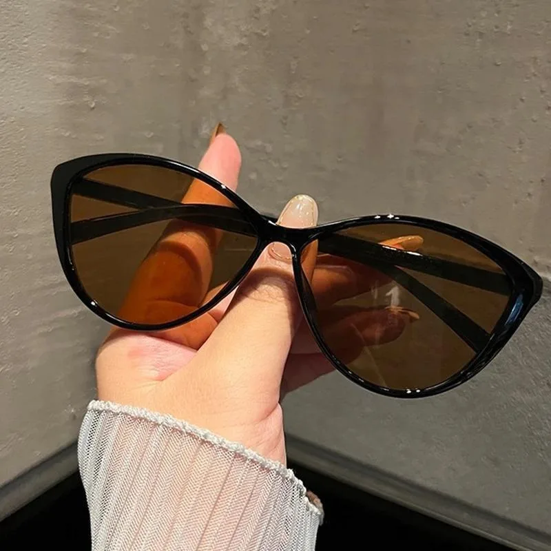 1Pc Retro Frame Cat Eye Sunglasses Women Trendy Vintage Eyewear Punk One Piece Shades Streetwear view 2
