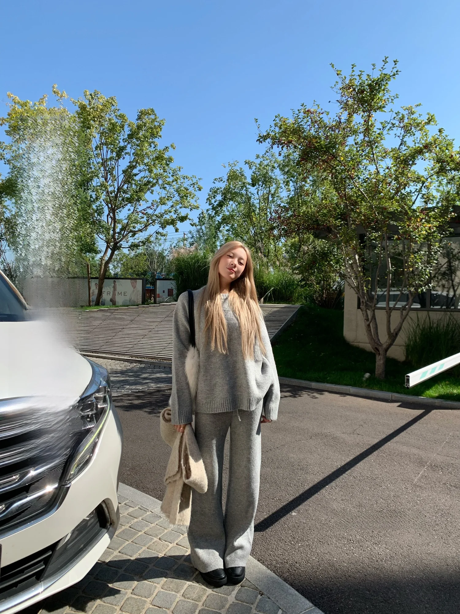 

Ленивый женский комплект свитера, повседневные драпированные брюки, комплект из двух предметов, зимний модный ансамбль, дышащий круглый пуловер средней весы