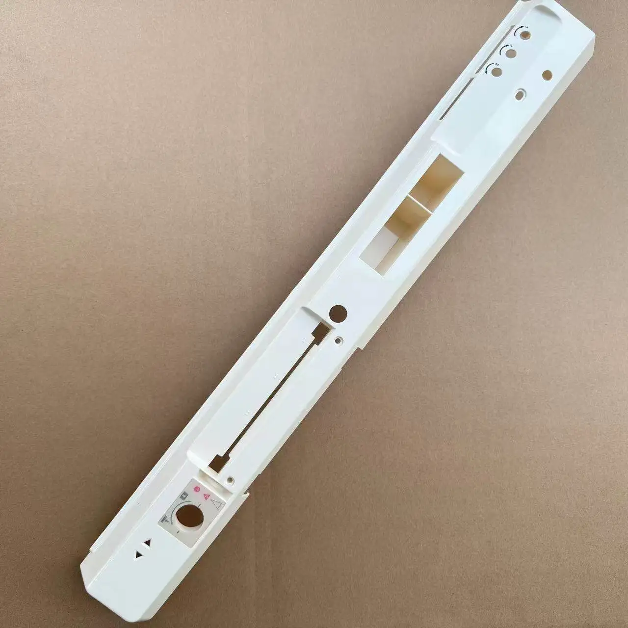 

Комплектующие для вязальной машины Brother: крышка выбора игл Kh868 D21