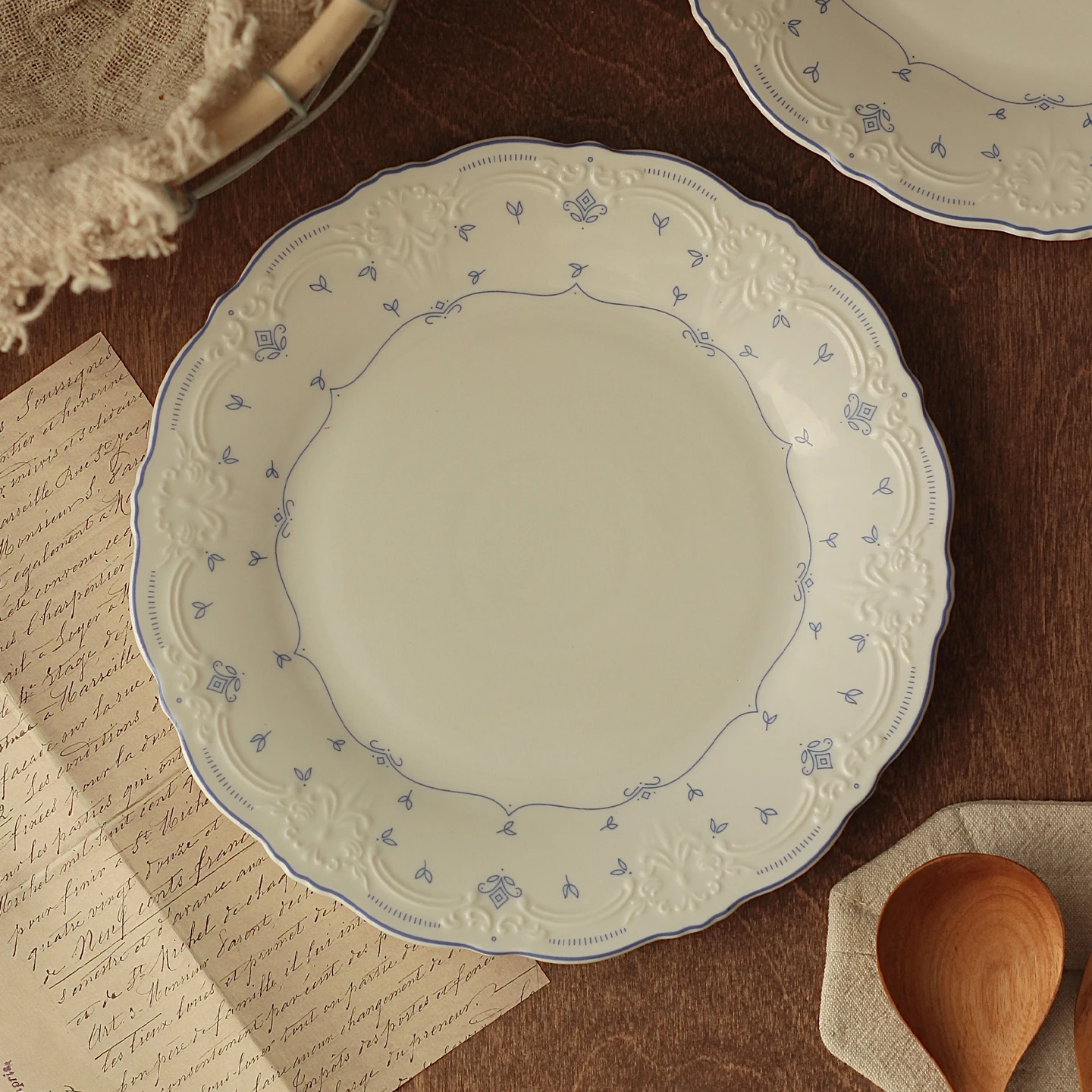 French Style Romance Blue Relief Ceramic Plates 8 Inch Flower Pattern High Aesthetic Tableware Overglaze Color Fruit Salad Dish