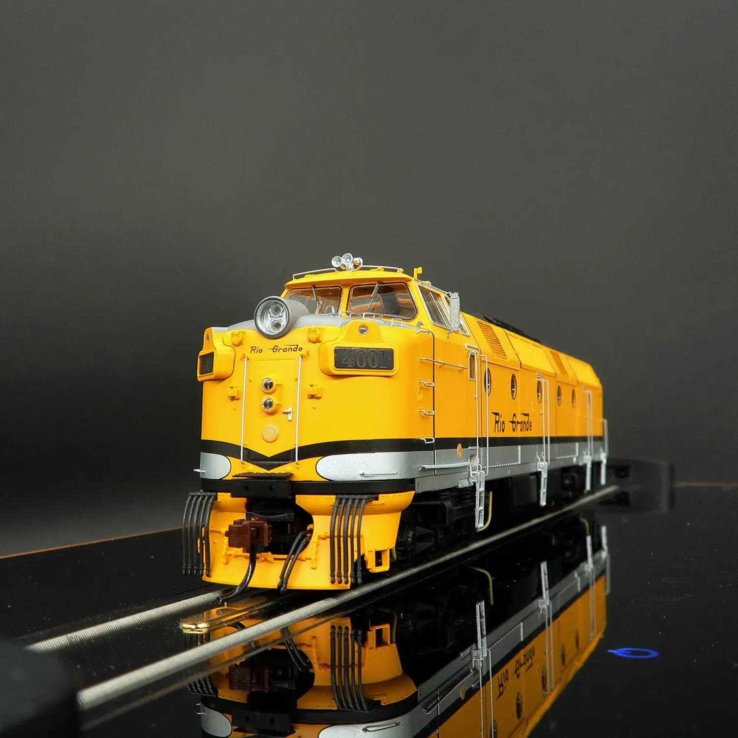 PIKO Train Model HO Type 1/87 97451-4-7 Rocky Mountain ML Digital Sound Internal Heat Locomotive 2 Optional Track Car Toys