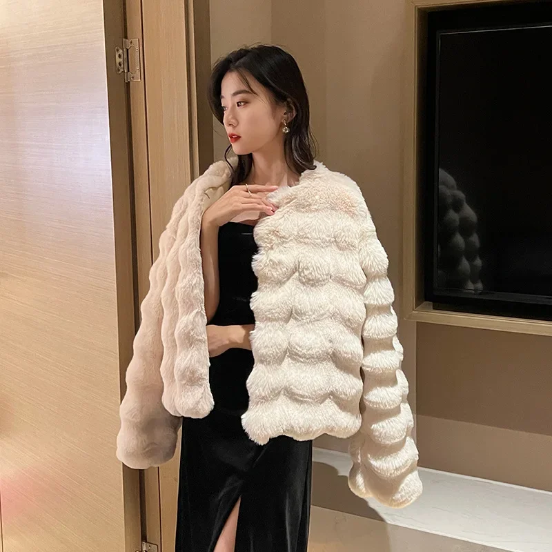 Women\'s White Fur Coat, Plush Collarless Cropped Top, Warm and Fashionable, Autumn and Winter New