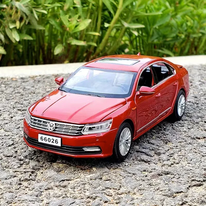 1:32 VOLKSWAGEN Passat High Simulation Diecast Car Metal Alloy Model Car VW toys for Kids collection gifts F148