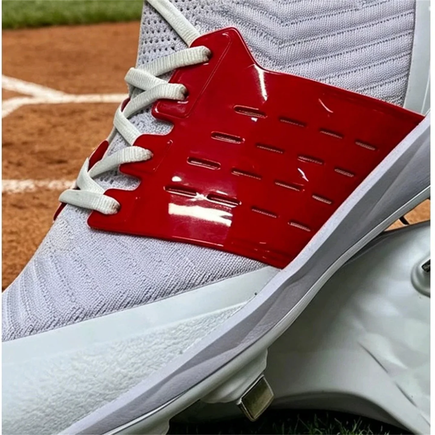 American-Style Mid-Top Baseball Shoes Softball Cleats With Steel Spikes; Breathable Mesh Design; Men's Training Sneakers