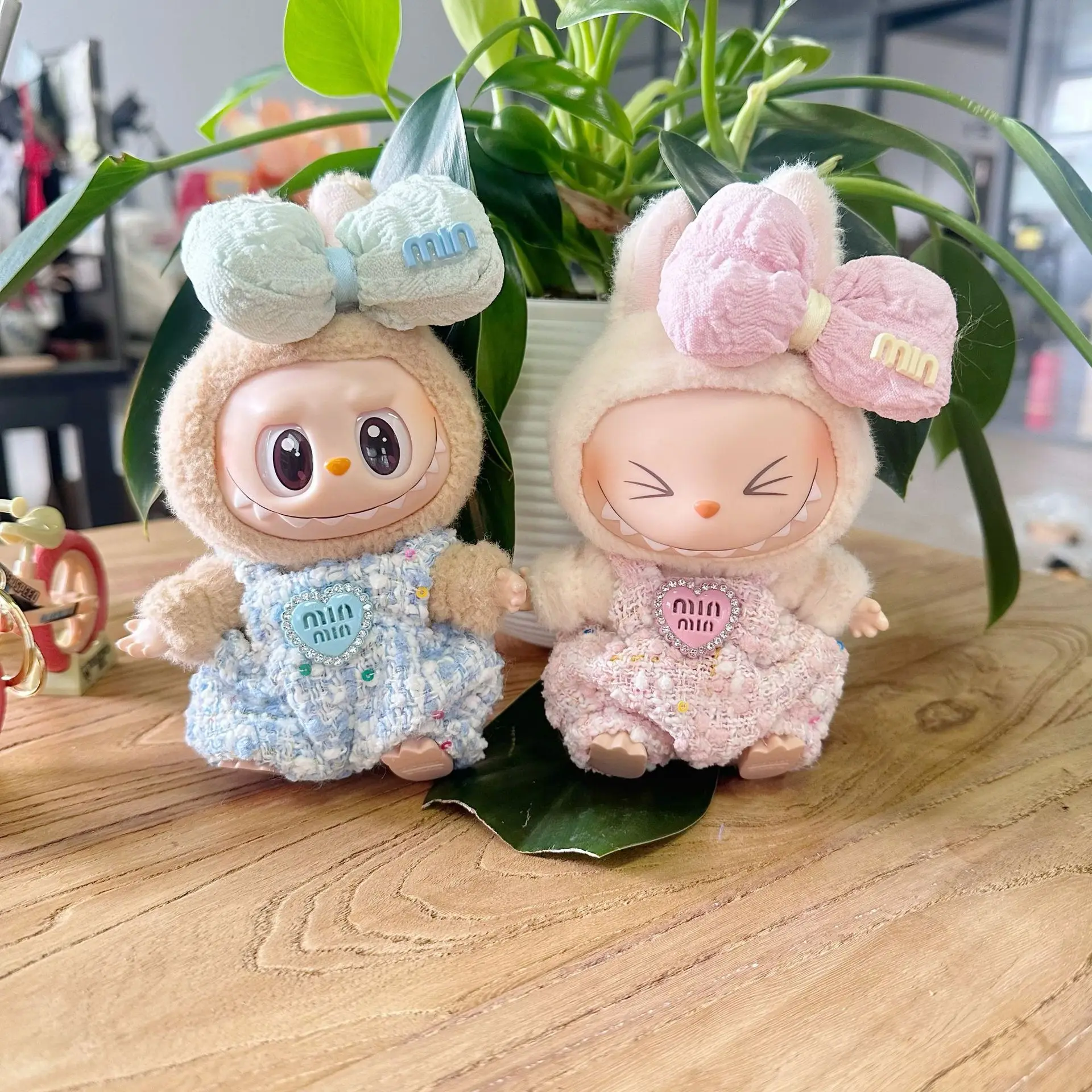 

Labubu 1st/2nd Gen Sitting Party Outfit - Designer Style Jumpsuit Changeable Costume for Blind Box Pendant (Clothes Only)