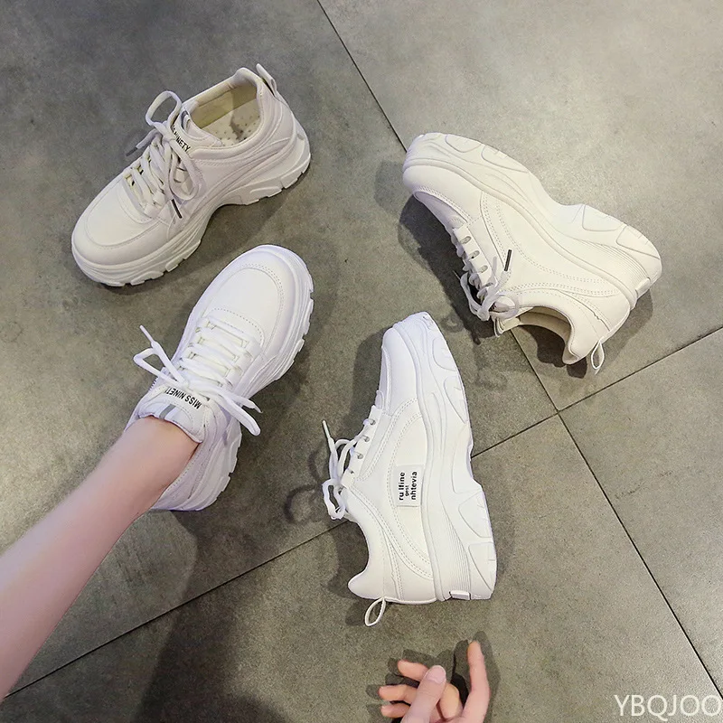 새로운 유행 다용도 여성 신발 봄 캐주얼 편안한 키높이 스니커즈 통기성 메쉬 여성 신발