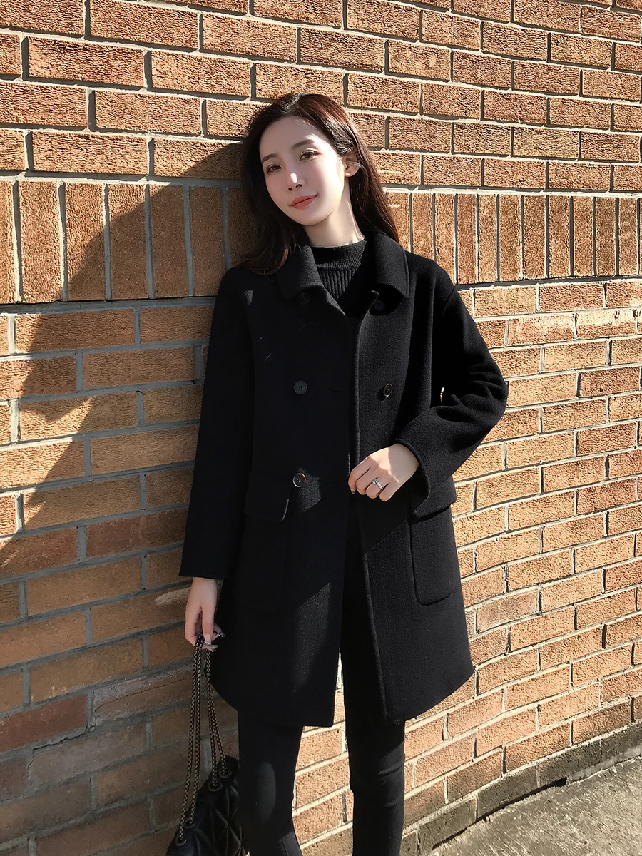 معطف كشمير على الوجهين للنساء الصغيرات لخريف وشتاء 2024 معطف صوفي جديد من الصوف الأسود متوسط الطول مع ملمس راقي