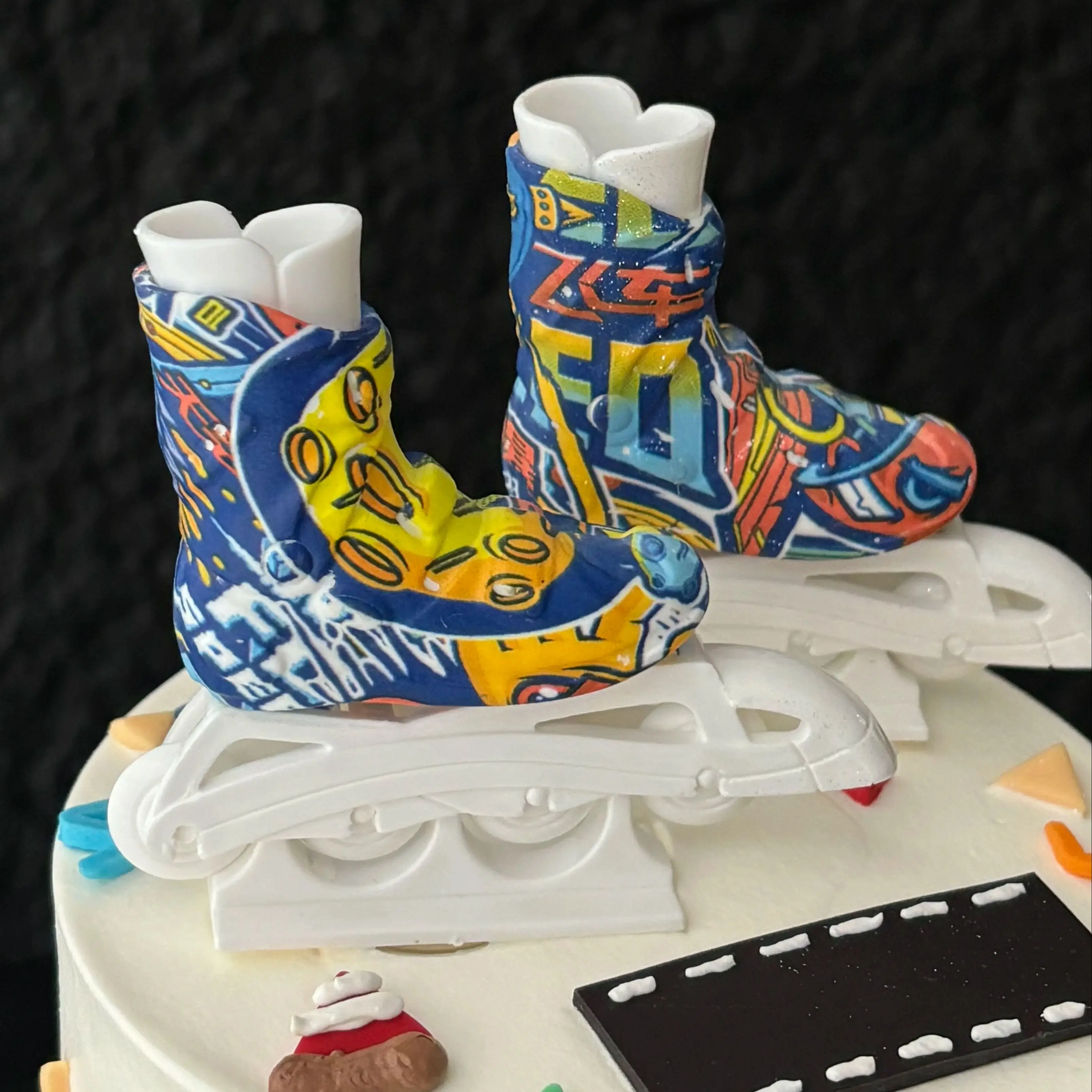 Finger Skating Shoes Classic Colors Mini Finger Roller Skating Shoes Scooter Children's Stress Relief Toys Desktop Decoration