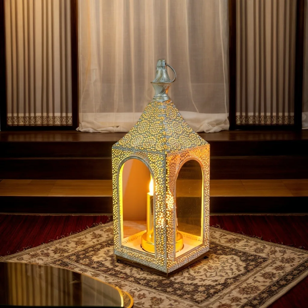 

Middle East LED wind lamp, hollow carved retro candlestick, imitation candle home atmosphere decoration props