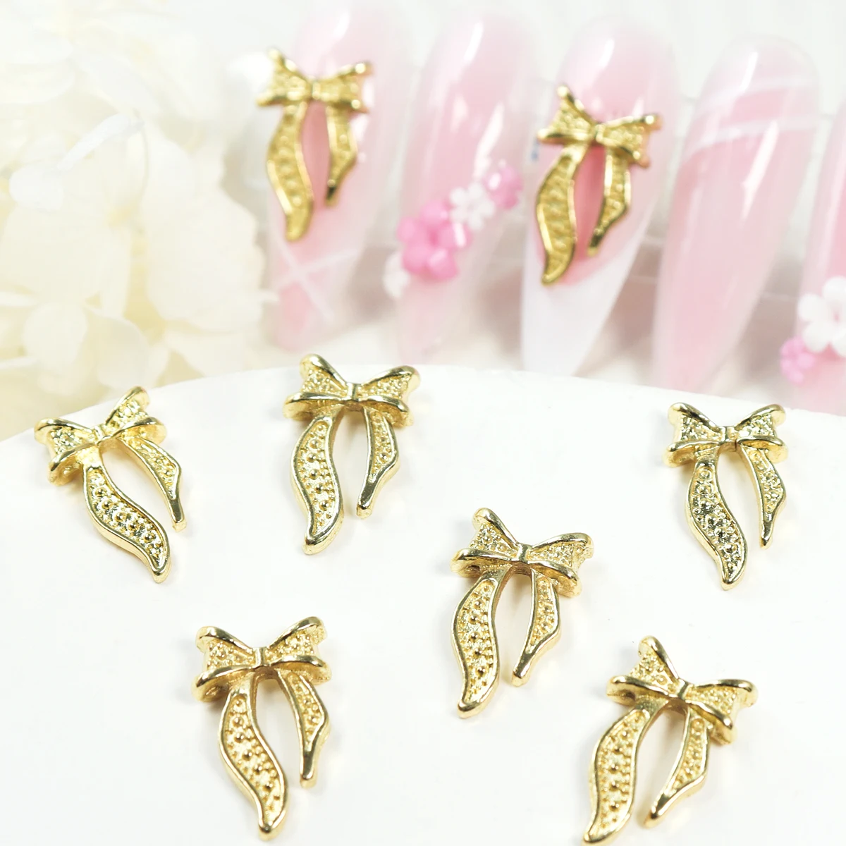 20Pcs Golden 3D Nail Bow Tie Parts Decorations Metals Nail Art Charms Manicure Akcesoria do stylistów paznokci Biżuteria