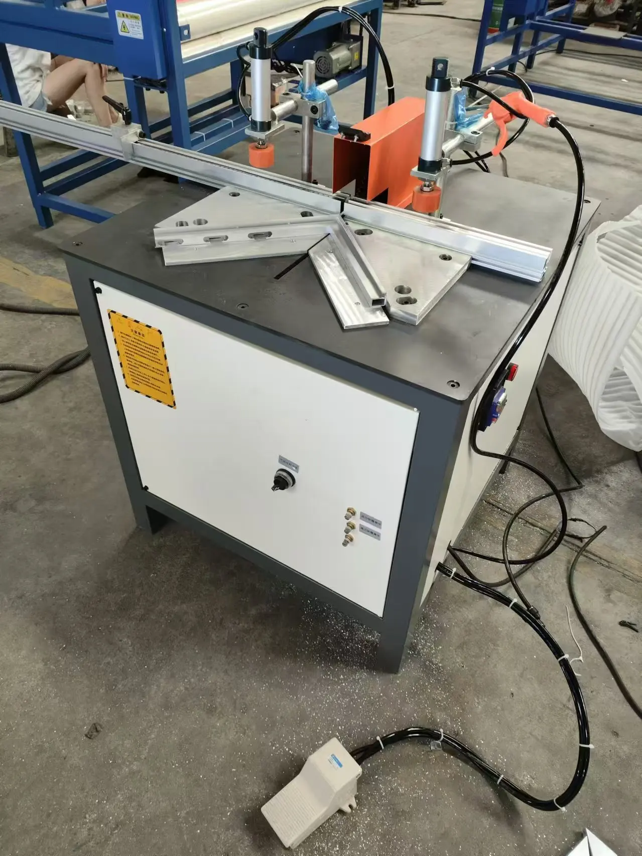 Máquina de corte de alumínio de precisão totalmente automática de 45 graus