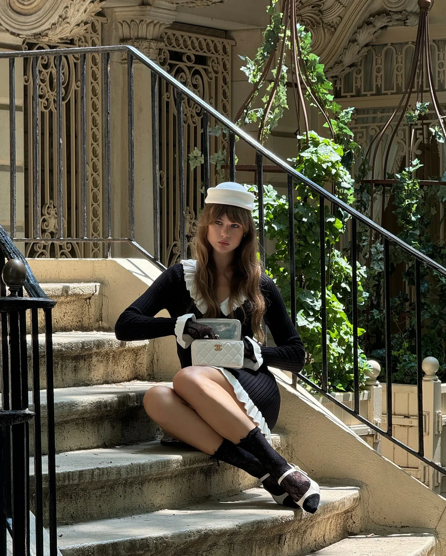 Estilo francés de punto elegante Mini suéter vestidos mujeres otoño negro blanco manga larga volantes fiesta Sexy vestido de mujer