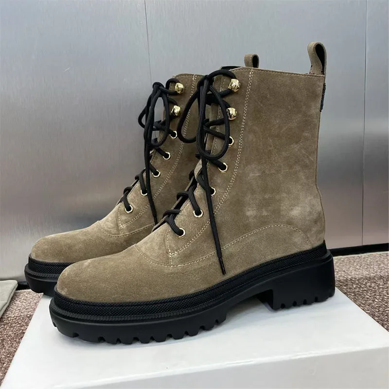 

Новые короткие сапоги женские с круглым носком на шнуровке на толстой подошве женские замшевые кожаные ботинки с бусинами на плоской подошве до середины икры женские Botas Mujer