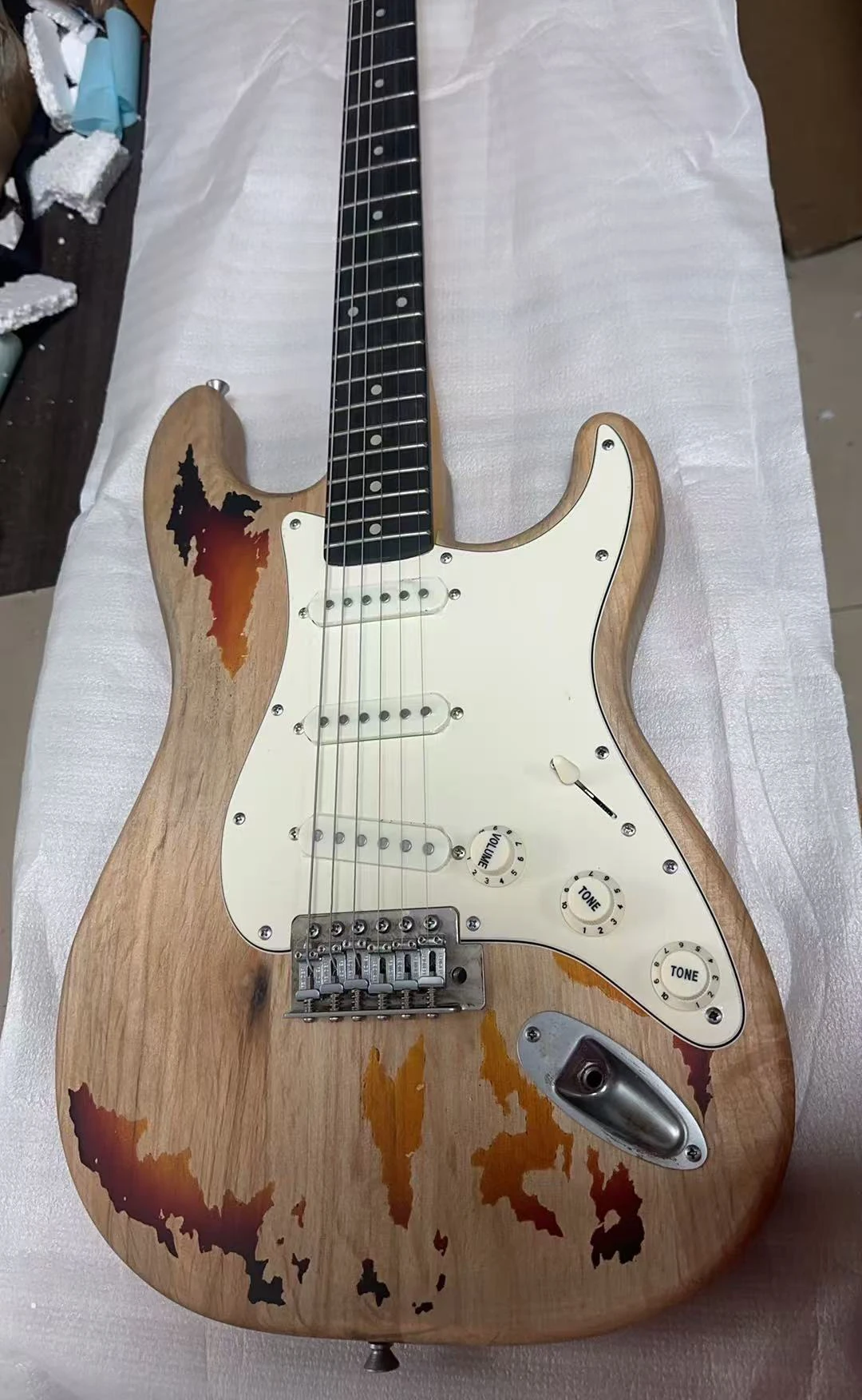 2026 Hot Sale Guitar Rosewood Neck Material High-quality Guitar  21 Tone