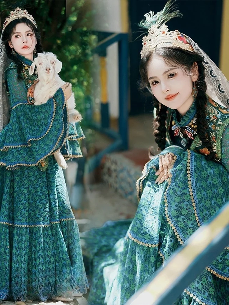 

New ethnic clothing for a Western Regions girl's travel and personal photo shoot