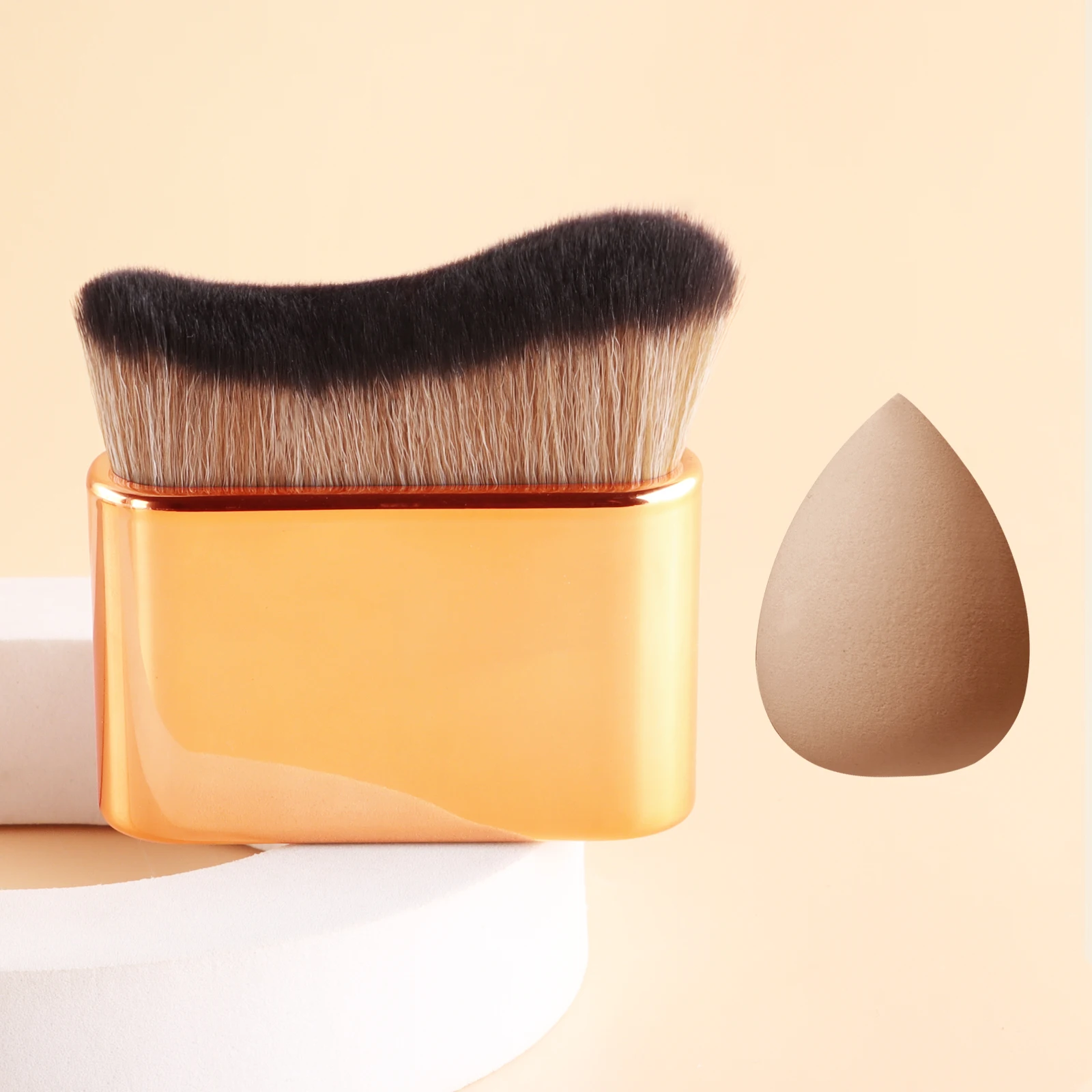   Pincel Curvo para Base com Esponja de Maquiagem, Pincel Multifuncional para Contorno Corporal e Facial