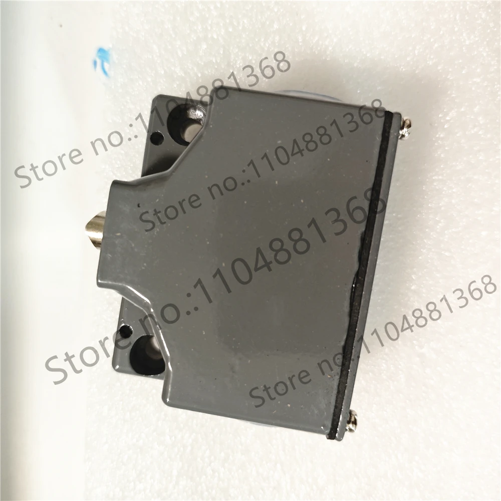 SN02D12 SN02R12-502-M double contact combination limit travel switch