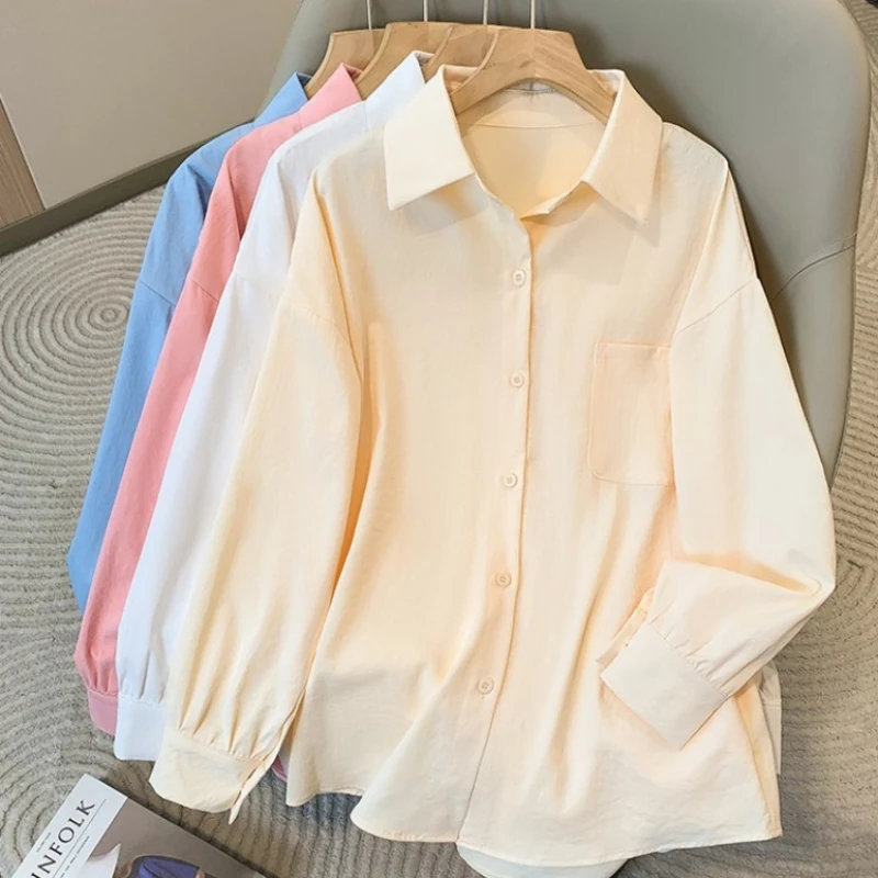 เสื้อผู้หญิงไซส์ใหญ่ ฤดูใบไม้ผลิ ฤดูใบไม้ร่วง 2025 เสื้อเชิ้ตผู้หญิงเรียบง่าย แขนยาว กระเป๋าเสื้อใหญ่ เสื้อหลวมๆ สไตล์ลำลอง