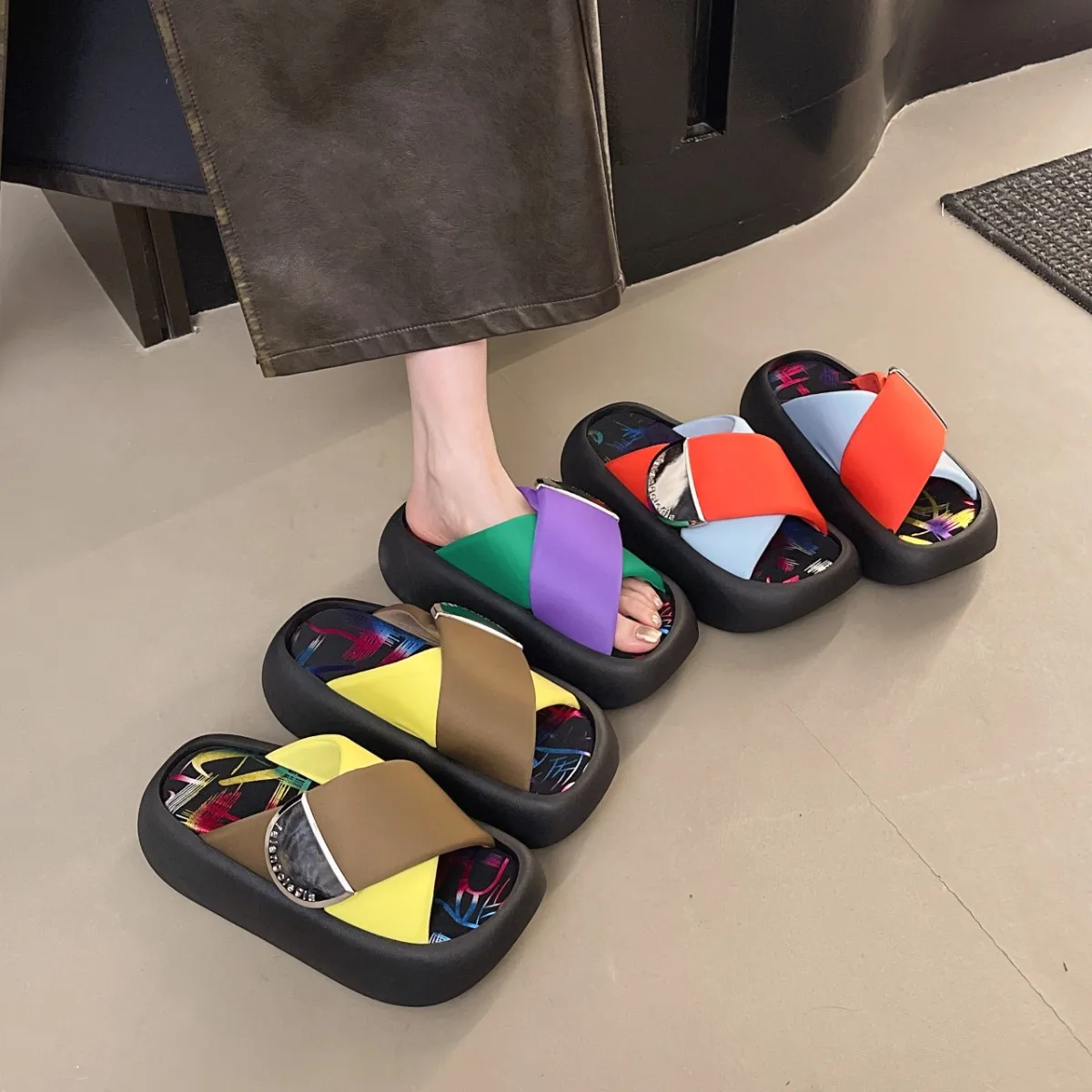 

Fashionable Sponge Cake Sole Women's Slippers Winter Outerwear 2025 Summer Style Beach Outdoor Open Toes Slides Women Sandals