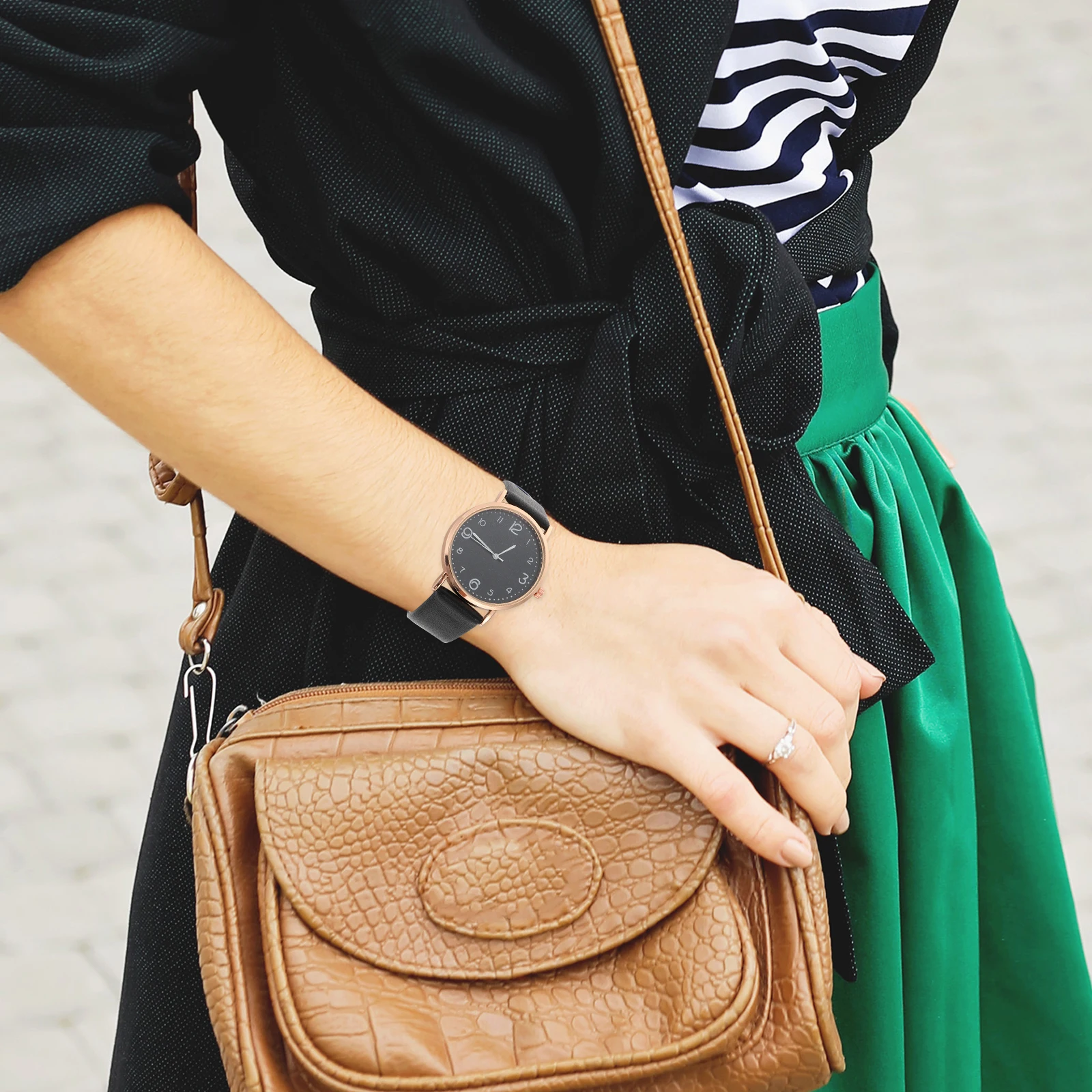

1 pc Elegant Digital Quartz Women Wristwatch Adjustable Strap Black Female Watch Fashion Casual Precise Time Gift for Ladies