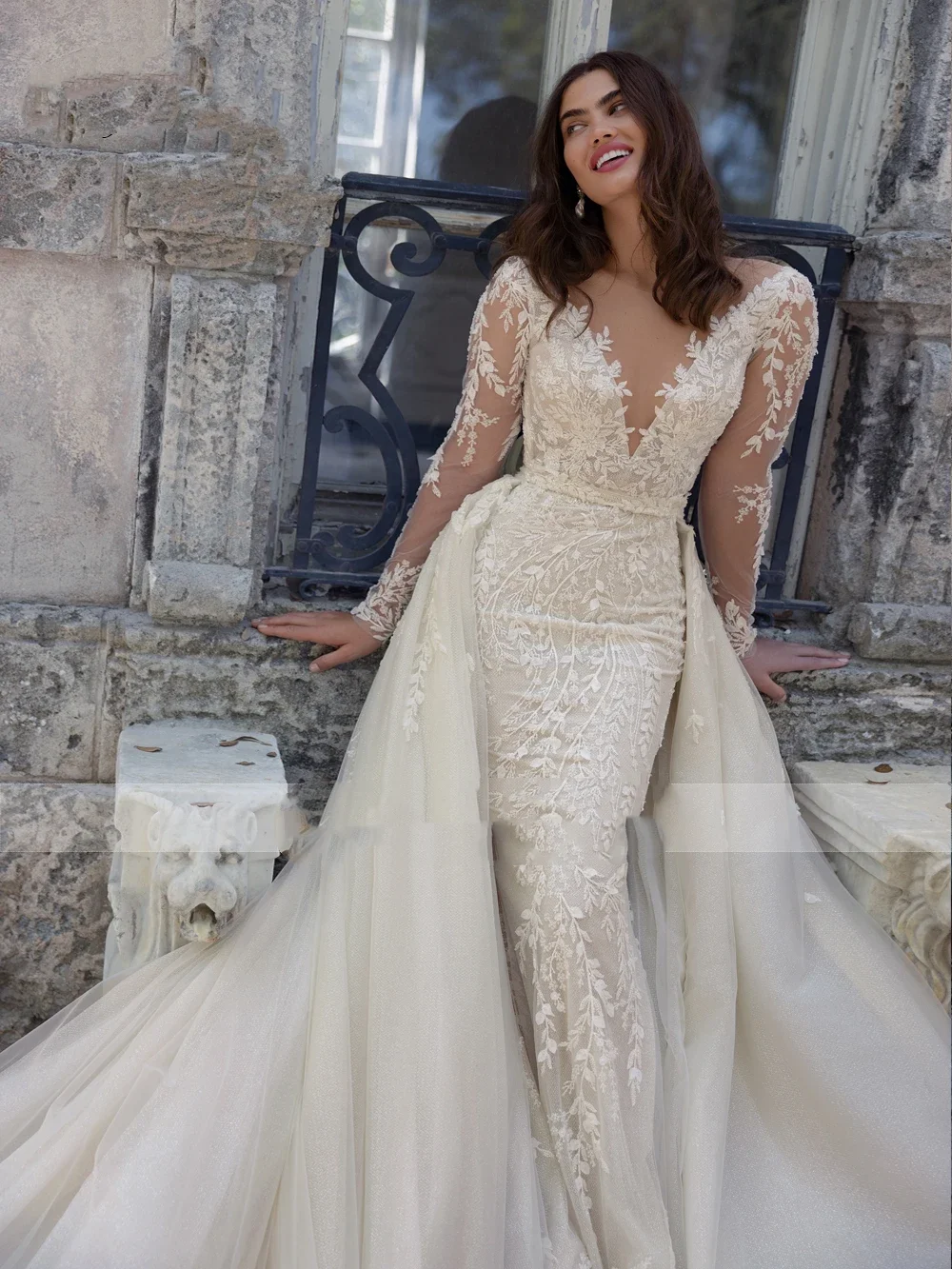 Flavinke カスタマイズされた繊細な花のアップリケフィットボディスネックラインのウェディングドレスロマンチックな 2 で 1 マーメイドブライダルドレス