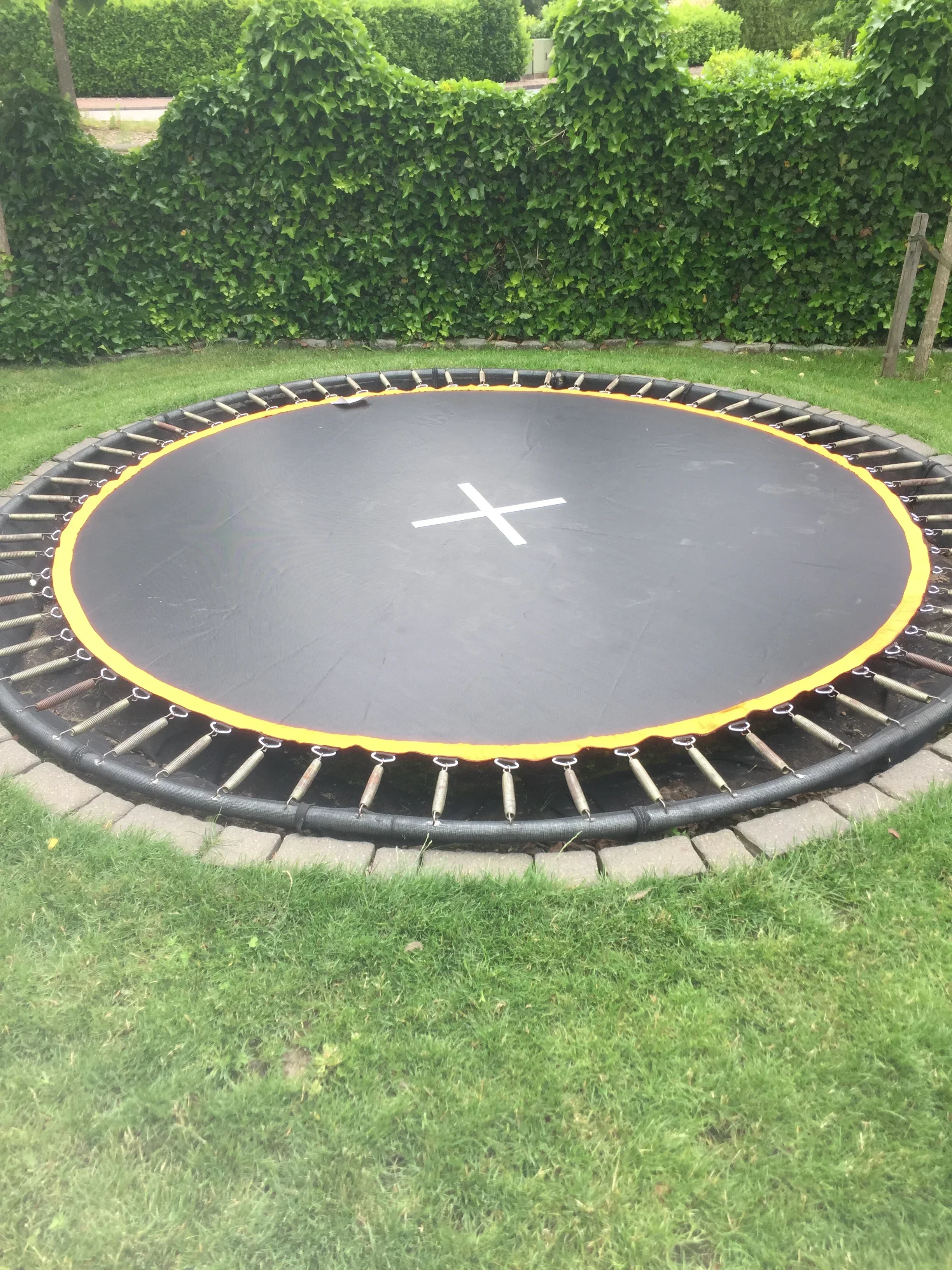 

Inground Trampoline for Outdoor Jumping