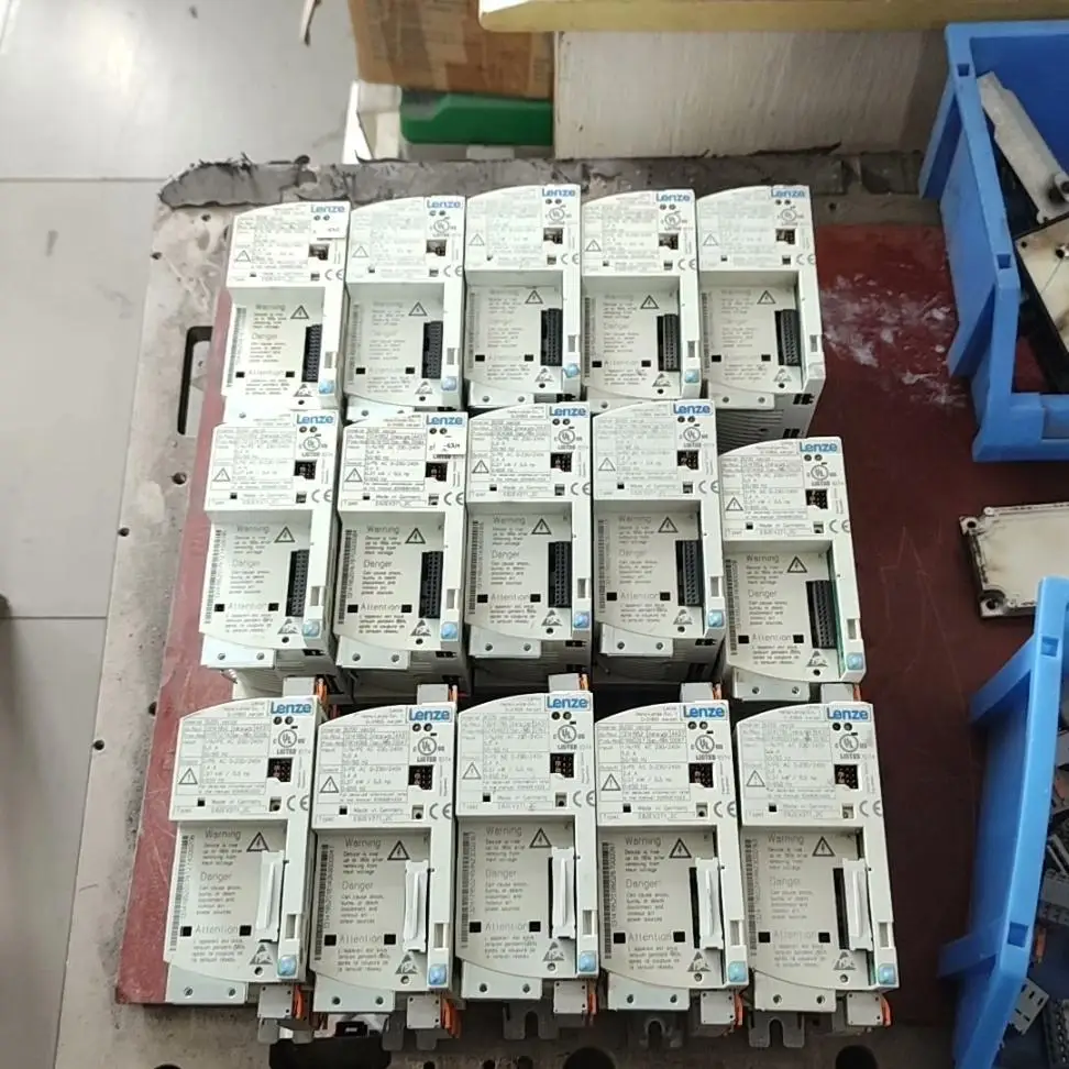 Lenze E82EV371-2C 9…