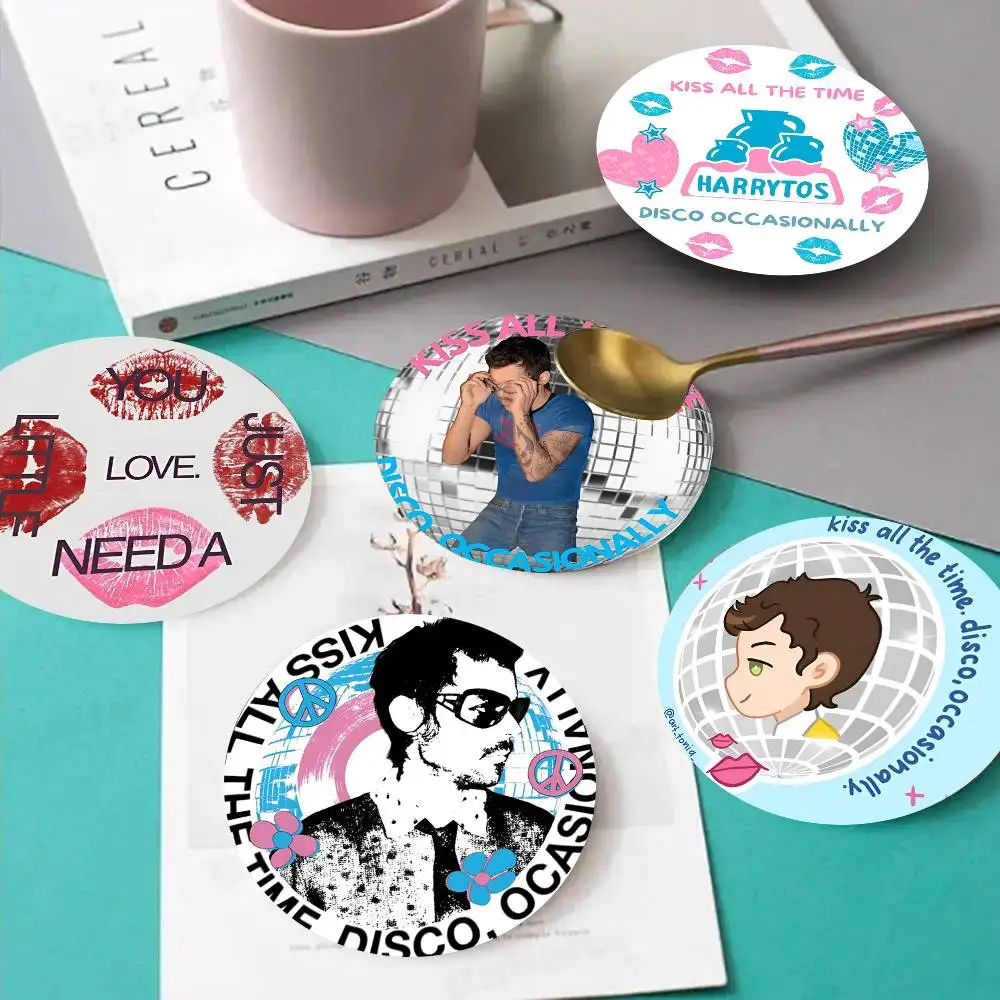 1pc Kiss All The Time H-arry S-tyles Wooden Coaster Colour Printing Cup Mat Home Desk Decoration Gifts