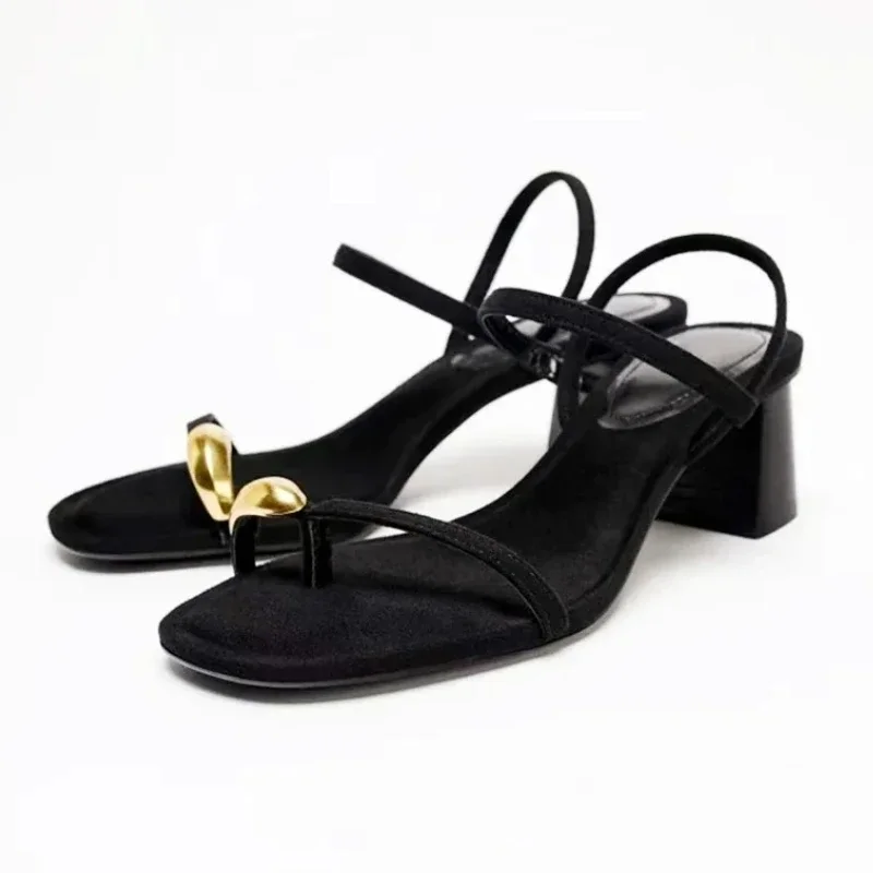 

Comfortable Satin Heeled Sandals Women Luxury Metal Embellished Chunky Heel Designer Shoes Summer Sexy Clip Toe Beach Flip Flops