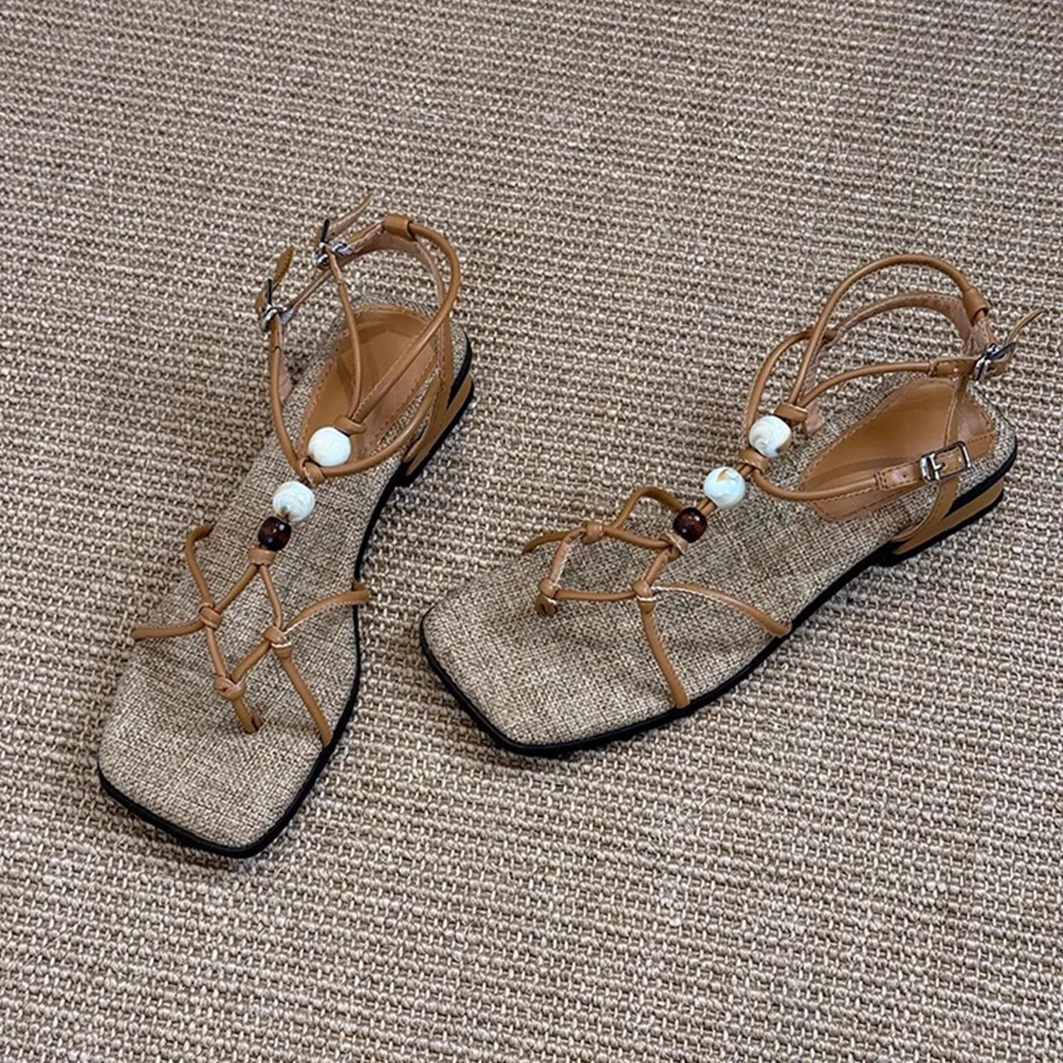 

Новые женские сандалии-шлепанцы 2026 года в богемном стиле с квадратным носком, на мягкой овчине, с толстым каблуком, с одним ремешком, в римском стиле, для повседневной носки и пляжного отдыха