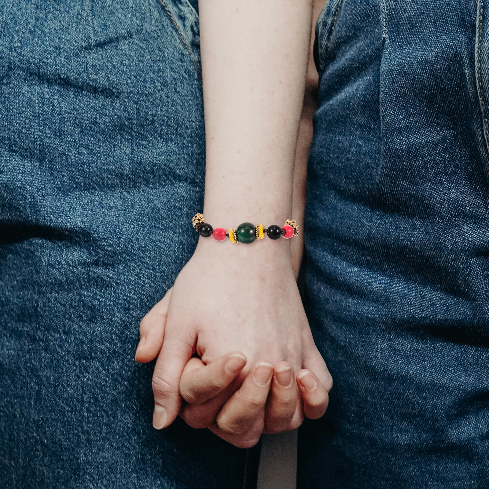 

1Pcs Premium Material Comfortable Wear Ethnic Hand-Woven Bracelet Bright Color Fine Workmanship Best Gift Hand-Woven Hand Chain