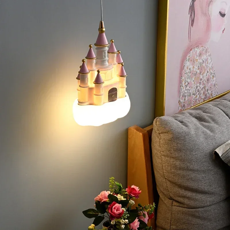 Candelabro minimalista para niñas, lámpara colgante Led creativa de nubes de Castillo rosa para decoración de dormitorio de habitación de niños, luz