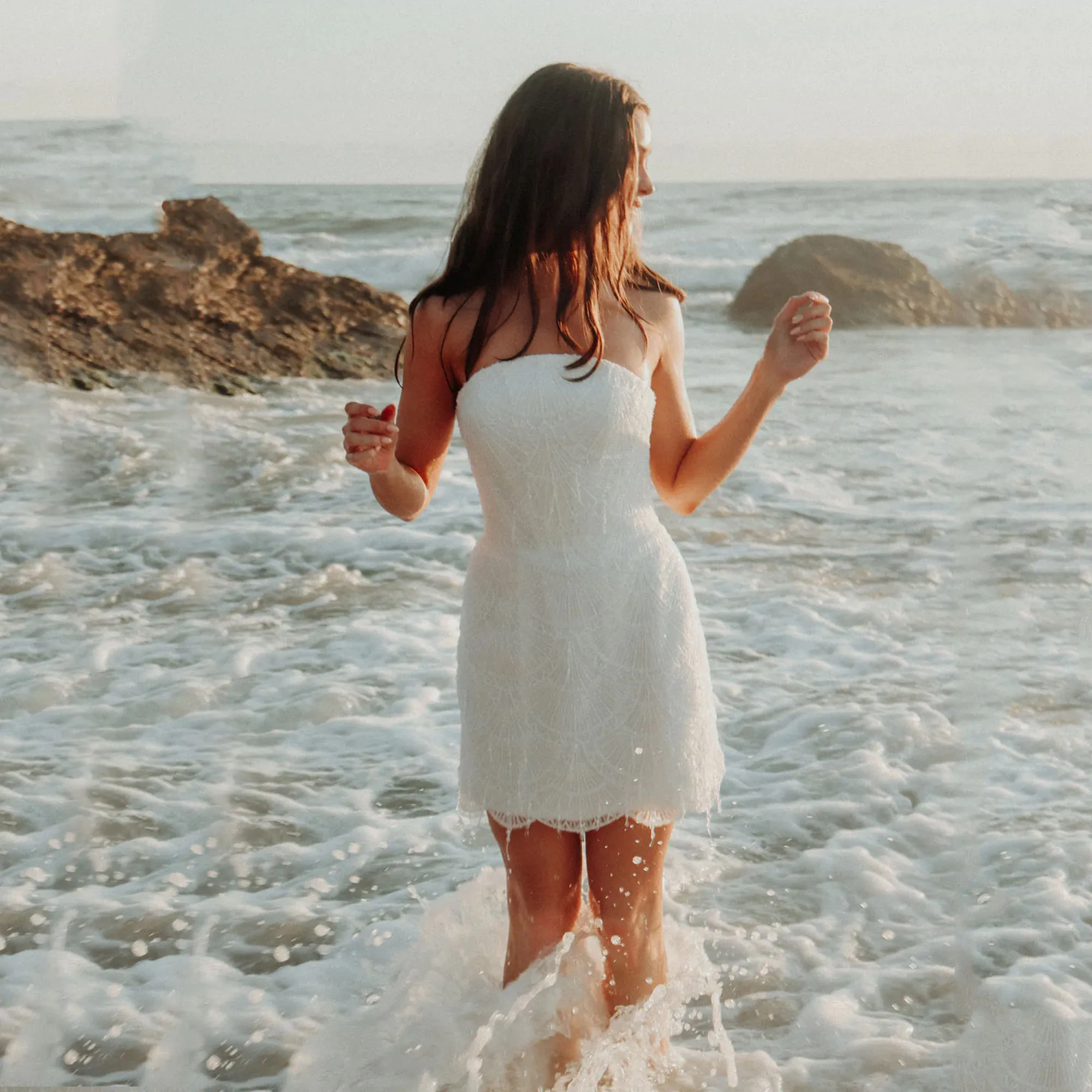 

Beaded Short Wedding Dress 2025 Mini Bridal Gown Sparkly Strapless Lace Hem Beach Elopement Reception Robe De Mariée Customized