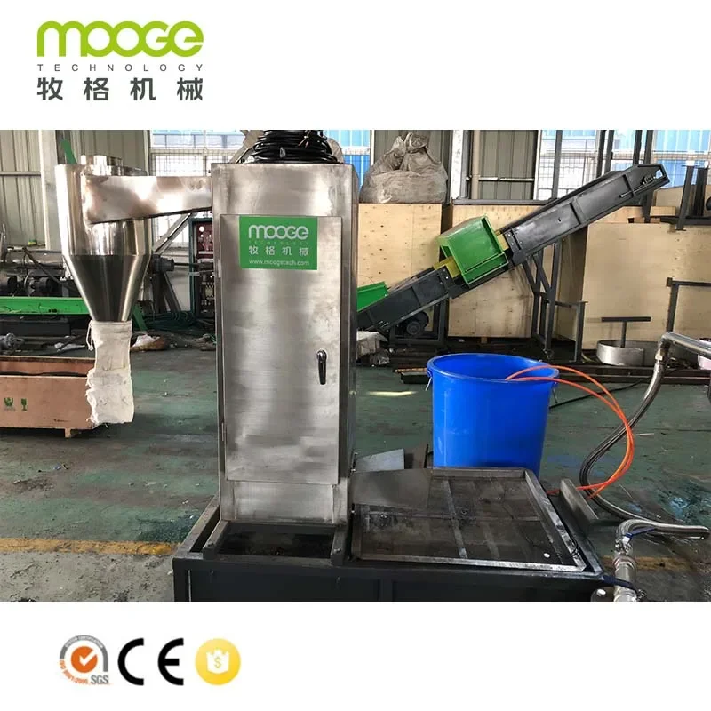 Secador centrífugo vertical para flocos de plástico e pellets