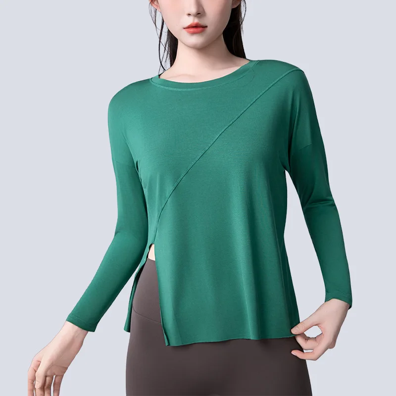 เสื้อโยคะผู้หญิงทรงหลวม ดูเพรียวบาง เหมาะสำหรับวิ่ง ออกกำลังกาย แห้งเร็ว ชายเสื้อผ่าข้าง แขนยาว เสื้อยืดบางเบาสำหรับโยคะ