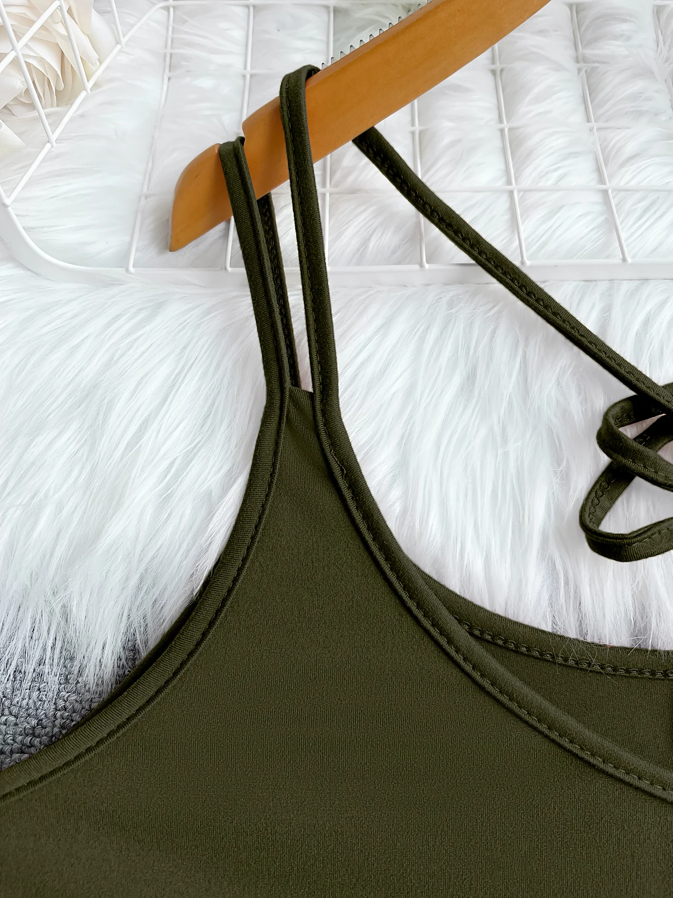 Abito lungo senza maniche verde oliva estivo da donna - Abito casual ampio con scollo a V e spacco laterale con doppie spalline per la spiaggia e l'uso quotidiano