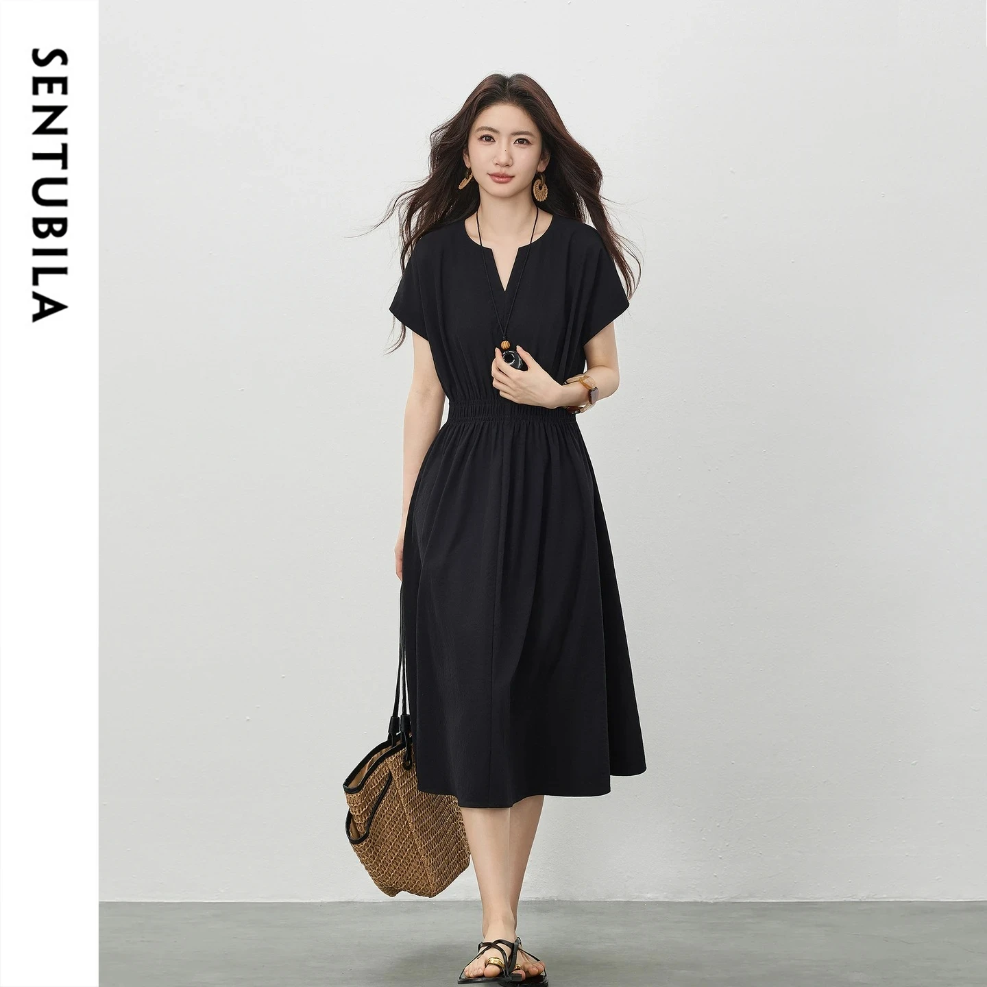 SENTUBILA Black Simple Short Sleeve Summer Dress for Women Elegant Office Round V-Neck Elastic Waist Slim Long Dress 162LJ6632