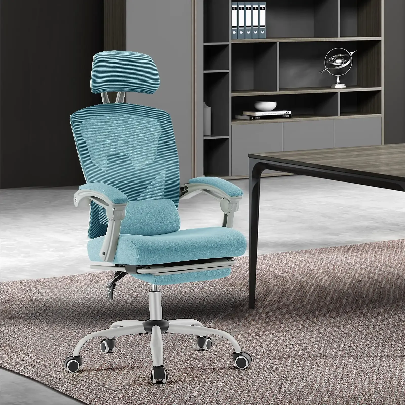 

Эргономичное офисное кресло — сетка с высокой спинкой, откидывающаяся поясничная поддержка, регулируемый подголовник, подставка для ног и мягкие подлокотники, синий