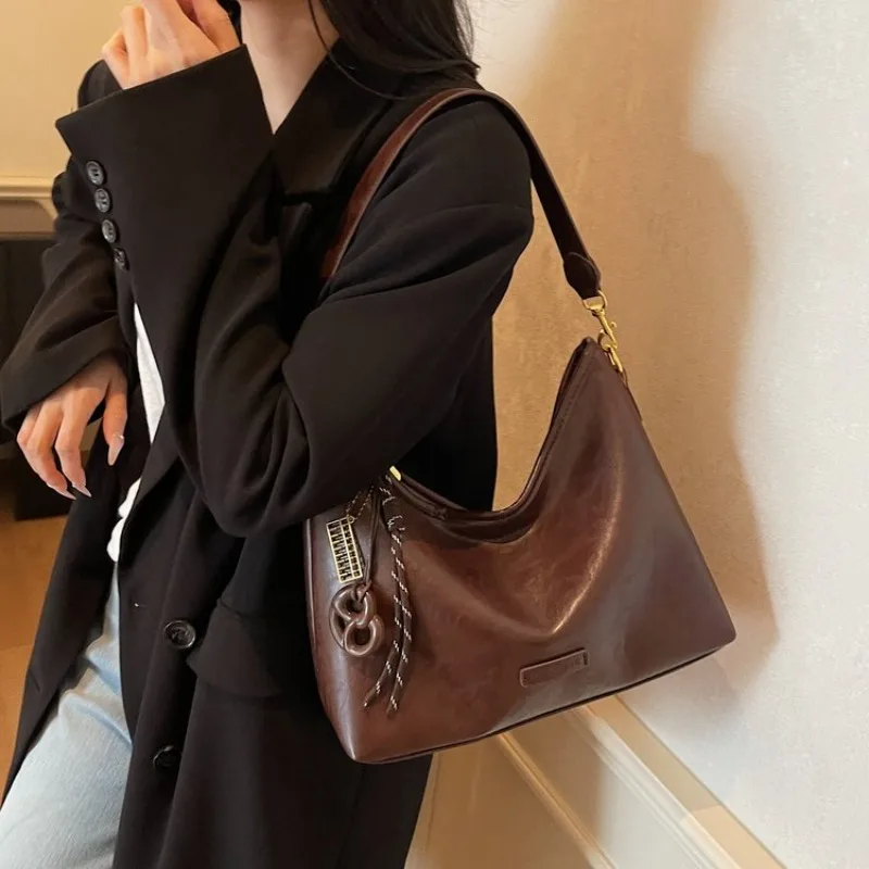 

Chic Retro Designer Diaper Bag For Women Luxury Large Capacity Tote Elegant Leather Crossbody Shoulder Bag Fashionable