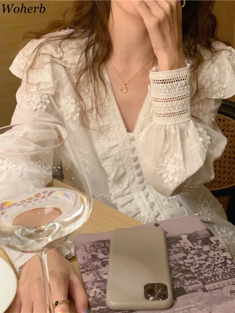 Spring Women Chic Blouses 2024 Camisas De Mujer V Neck Puff Sleeve Temperament Tops Flower Embroidery Loose Vintage Blouse Shirt