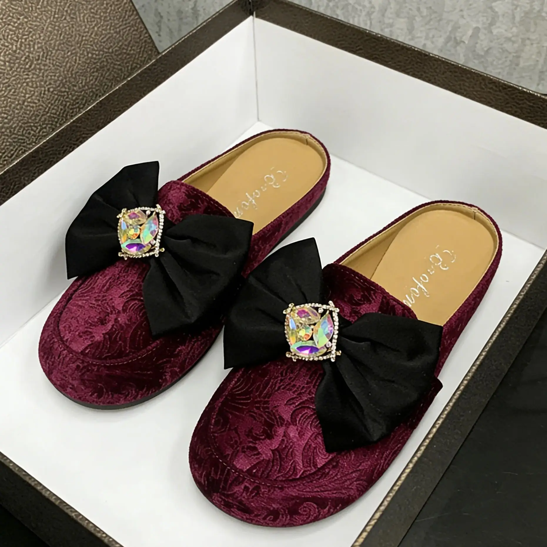 

Модные женские тапочки с камнями, женские сандалии больших размеров, повседневные плоские полутапочки, дизайнерские женские мюли, элегантная обувь для вечеринок