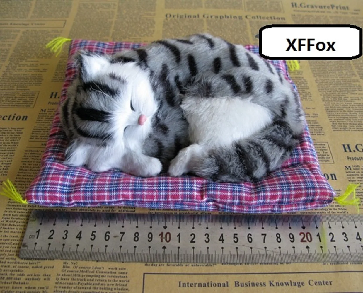 Милая спящая модель кошки в реальной жизни из пластика и меха, новая имитация кошки в серую полоску, подарок около 19x8x14 см xf1254