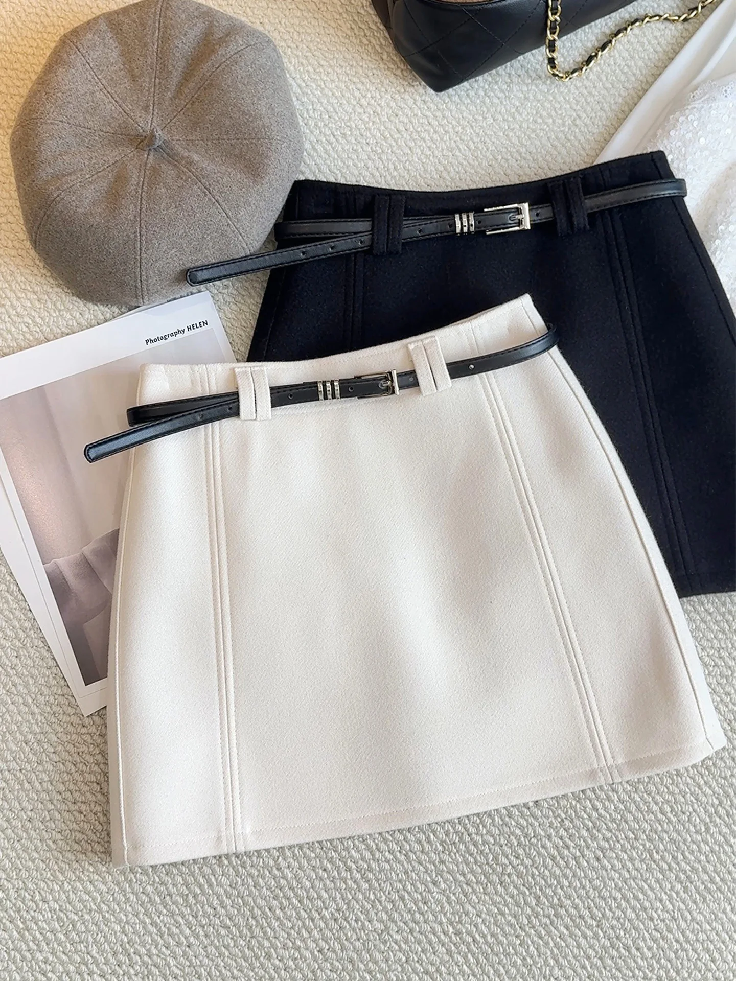 

Retro high waisted floral woolen skirt for women in autumn and winter 2025, slim and versatile, A-line hip hugging short skirt