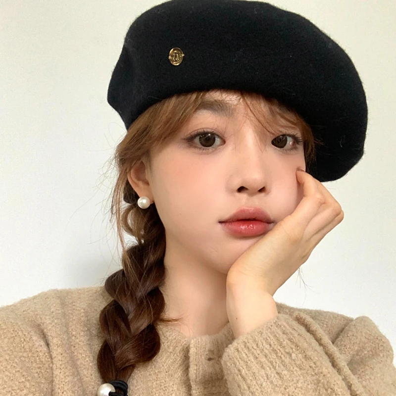 

Luna&Dolphin Japanese Women Wool British Style Berets Wild Models Metal Marks B Artist Cap Winter Girl's Painter Beanie Hat