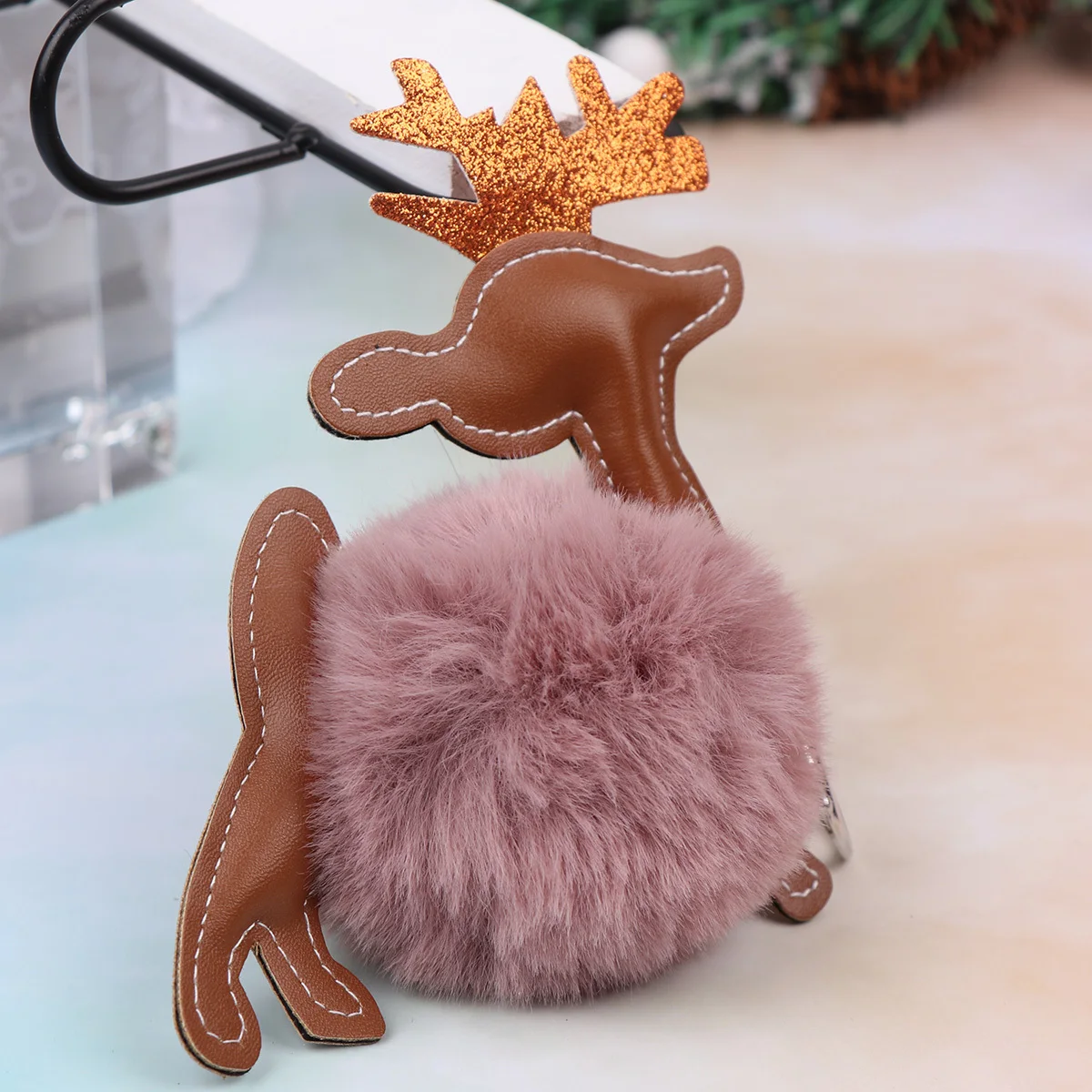 

Рождественский брелок с изображением лося, розовый нежный шарик, брелок для ключей, сумочка, подвесной кулон, креативное украшение, Рождественский брелок