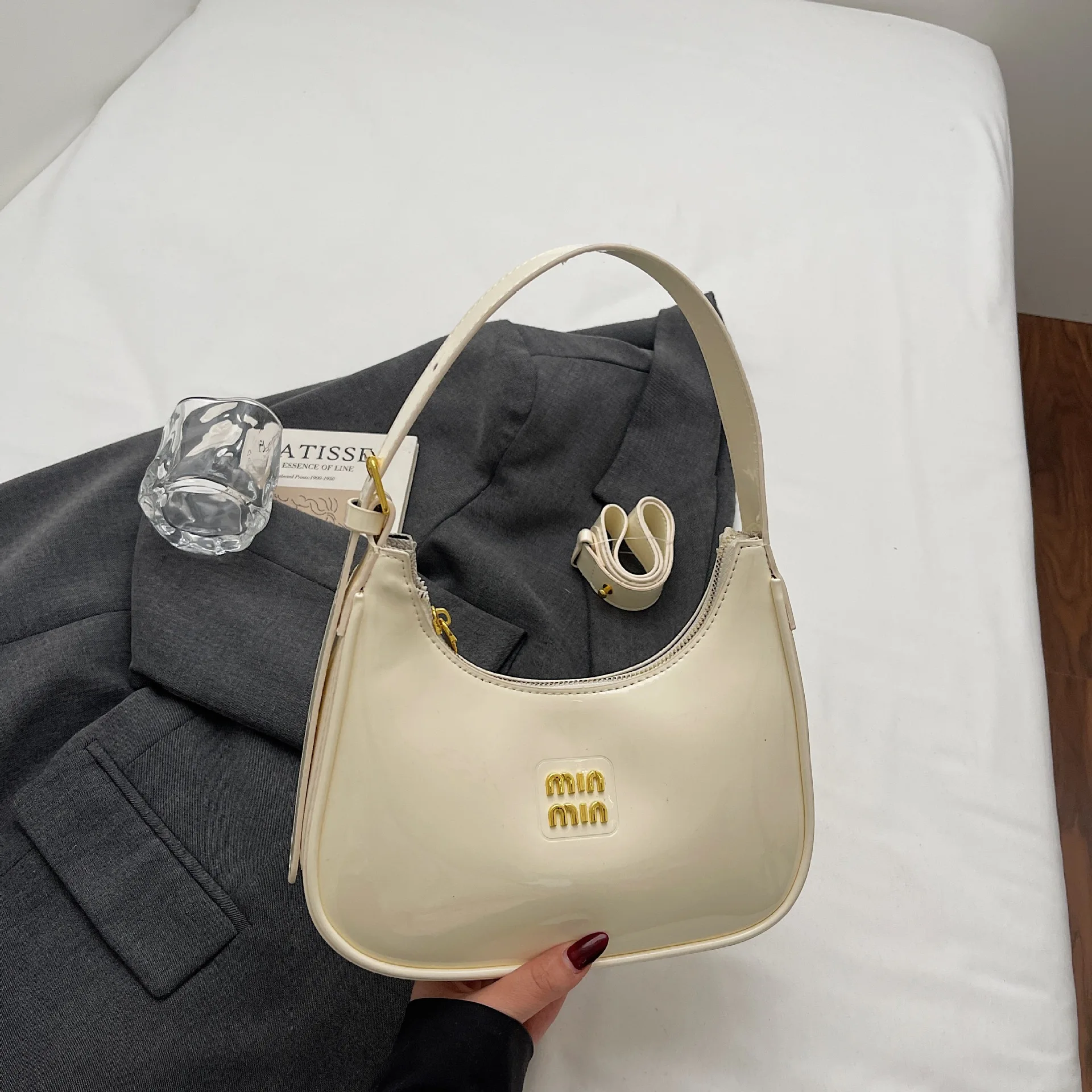 حقيبة تحت الإبط مستوحاة من الرجعية لعام 2025، محفظة كتف متعددة الاتجاهات قابلة للتحويل للنساء، حمل معماري ليلاً ونهارًا #1