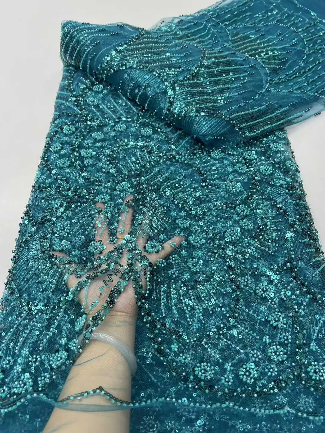 Tecido de renda de malha francesa elegante com miçangas bordadas e lantejoulas para vestidos de casamento design africano nigeriano com contas para mulheres