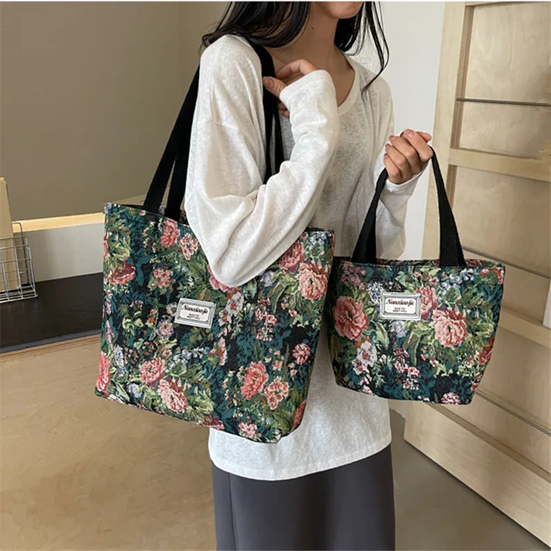 

Fashionable Embroidered Print Canvas Bag for Women Commuting Tote Bag College Student Large Capacity Single Handbag Shoulder Bag
