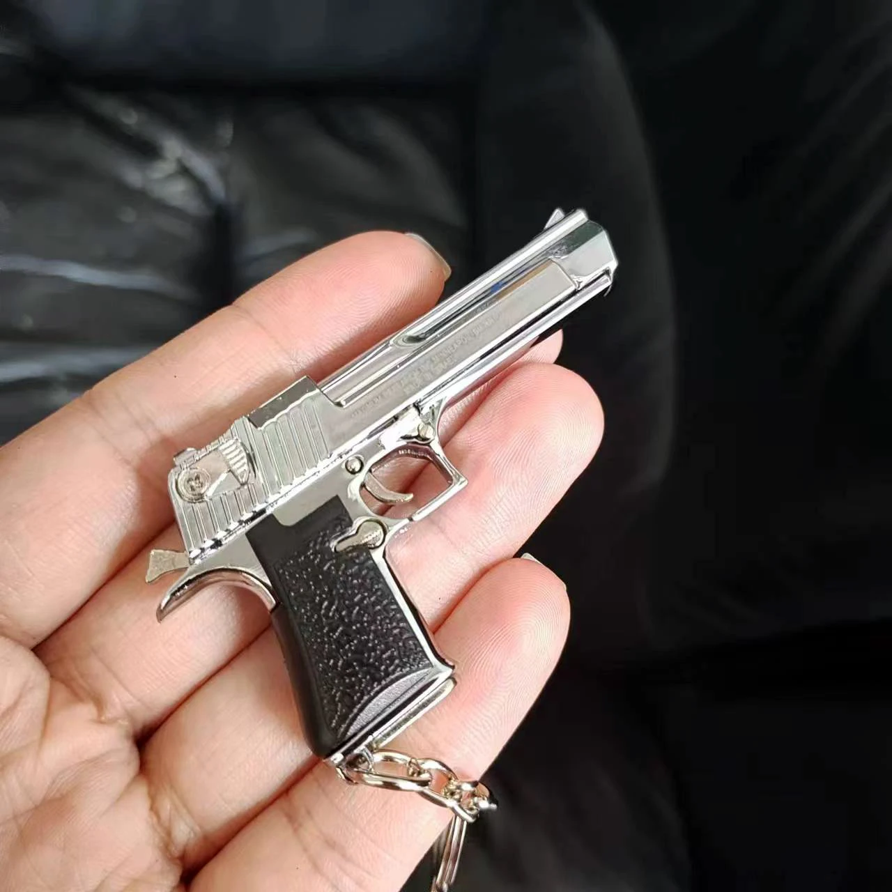 Alloy 1:4 Scale Desert Eagle Pistol Model Keychain Mini Toy Gun Weapon Model Metal Keychain For Adult Kids Christmas Gift